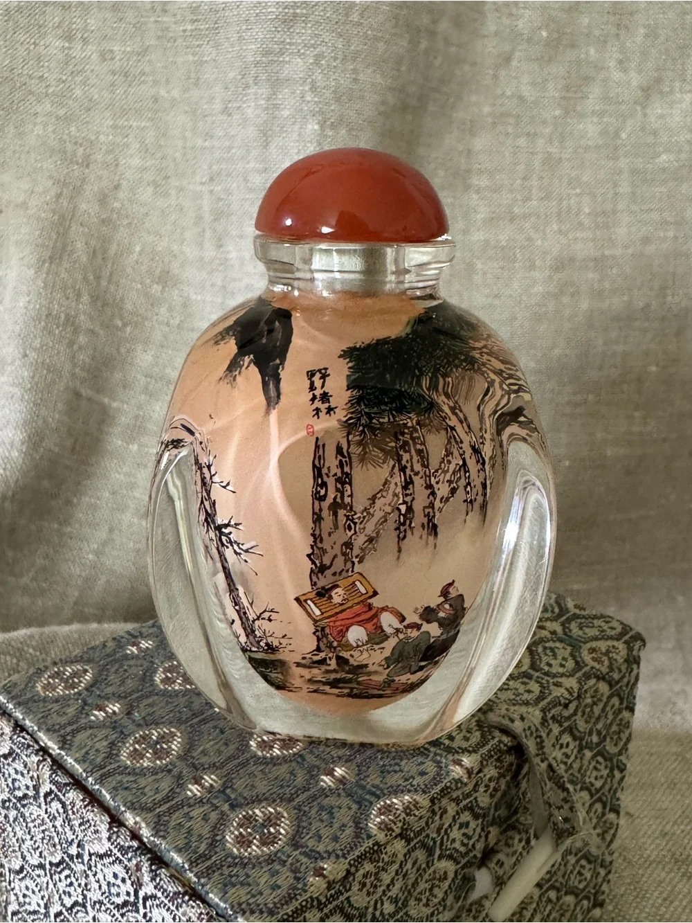 vintage Chinese reverse painted snuff bottle with box